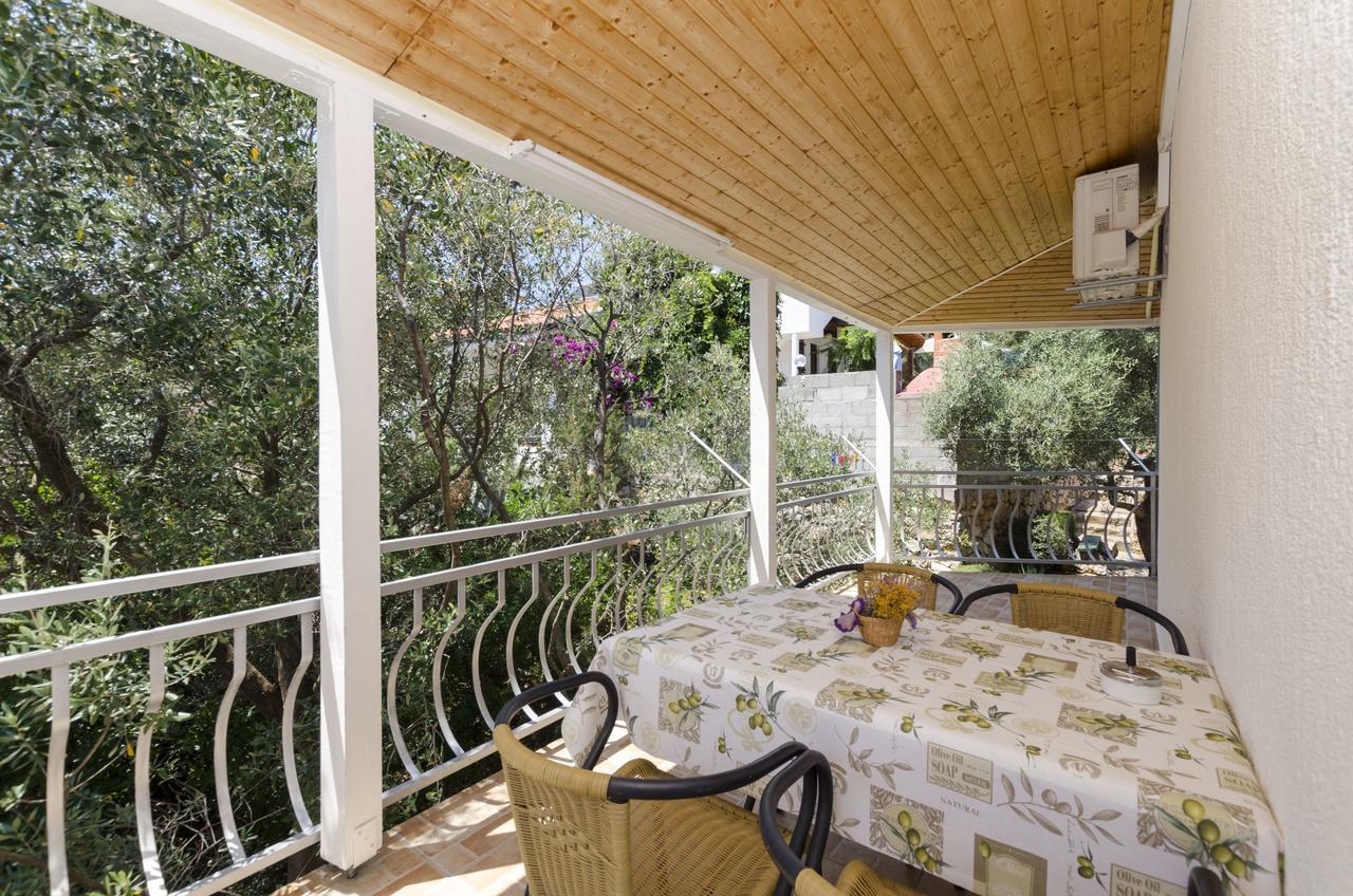 Apartments Dinko Gdinj Εξωτερικό φωτογραφία