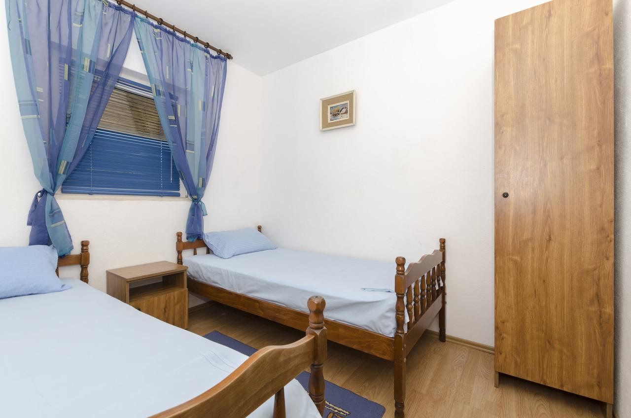 Apartments Dinko Gdinj Εξωτερικό φωτογραφία