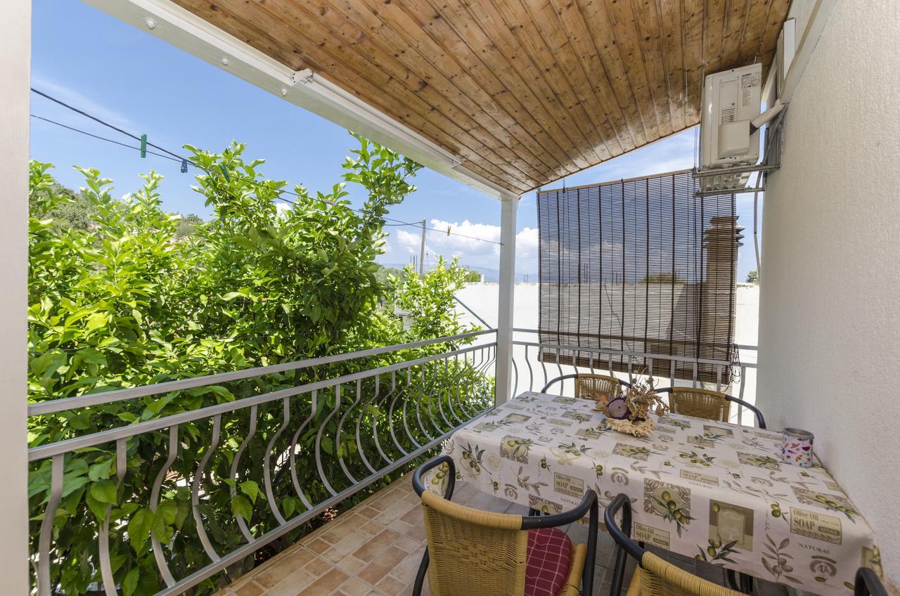 Apartments Dinko Gdinj Εξωτερικό φωτογραφία